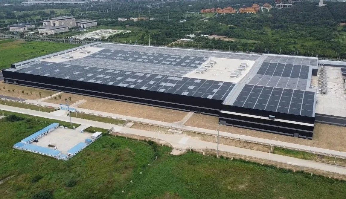 让我们追随新华社，，，去看看玻璃会发电的神秘吧！